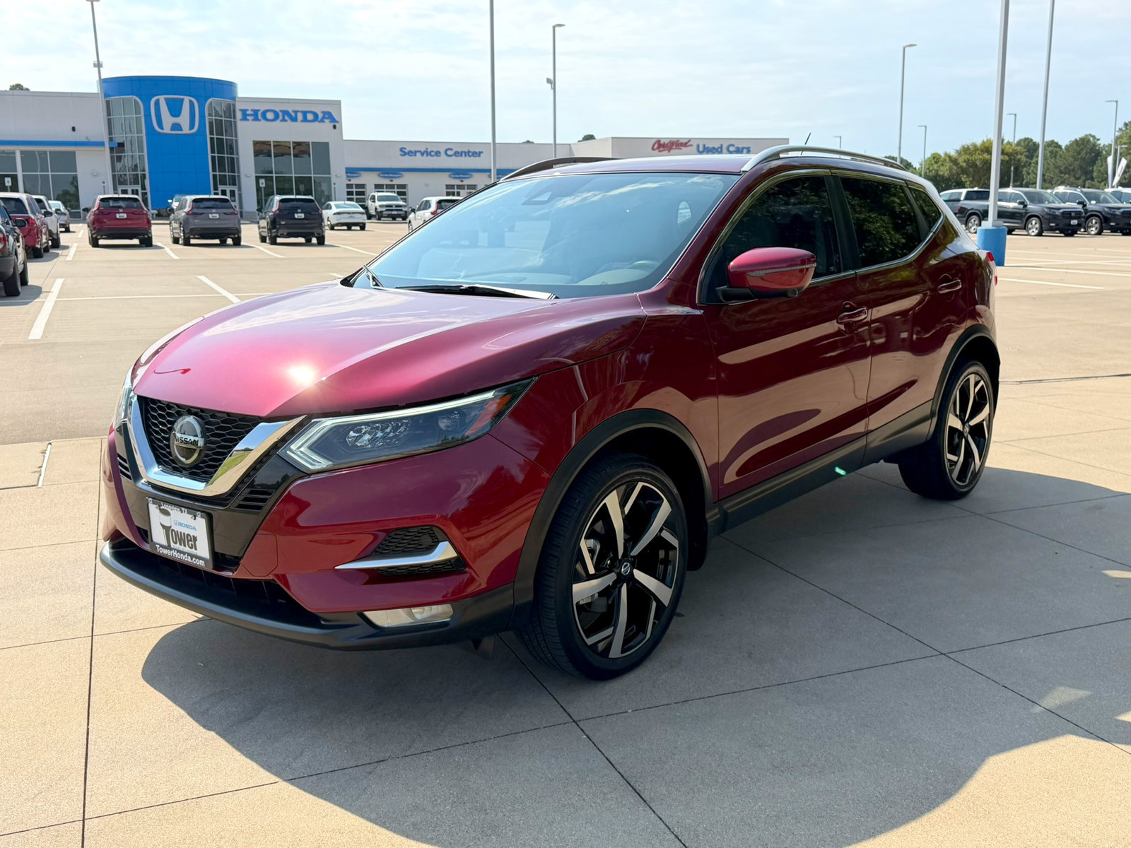 Used 2022 Nissan Rogue Sport SL w/ Premium Package FWD image 3