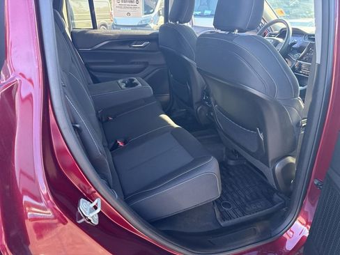 Used 2023 Jeep Grand Cherokee Laredo image 34