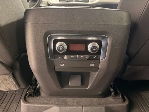 Used 2024 GMC Yukon SLT w/ SLT Luxury Package AWD/4WD image 26