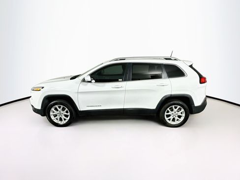 Used 2017 Jeep Cherokee Latitude w/ Safety/Convenience Group FWD image 4