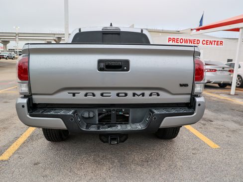 Used 2021 Toyota Tacoma TRD Off-Road w/ Technology Package image 11