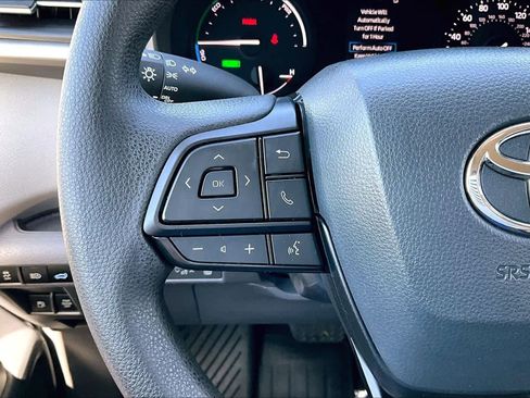 Used 2024 Toyota Sienna LE FWD image 23