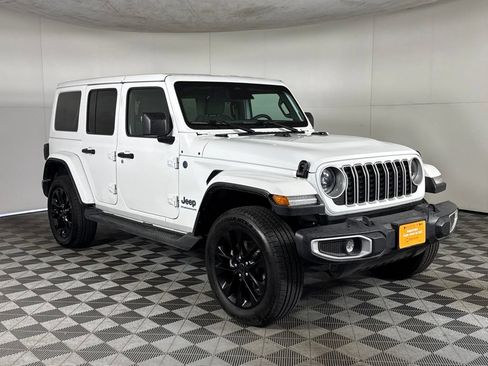 Certified 2025 Jeep Wrangler Unlimited Sahara AWD/4WD image 3
