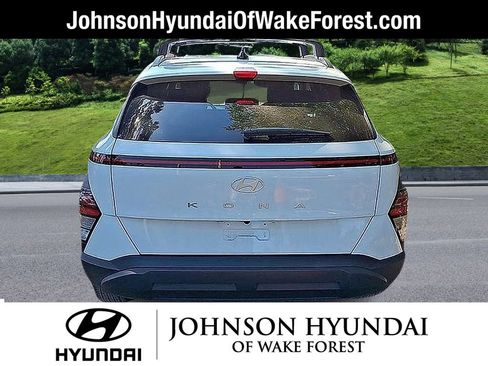 Certified 2025 Hyundai Kona SEL FWD image 1