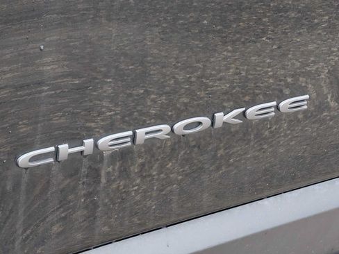 Used 2022 Jeep Cherokee Trailhawk AWD/4WD image 11