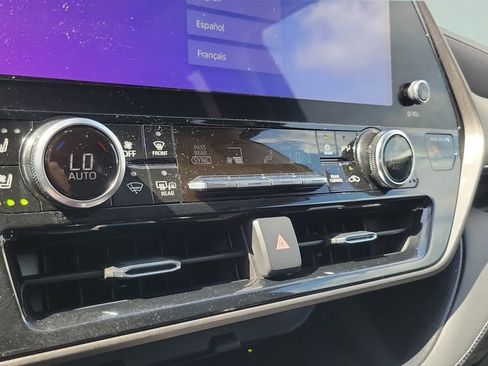 Used 2023 Toyota Highlander Limited FWD image 19