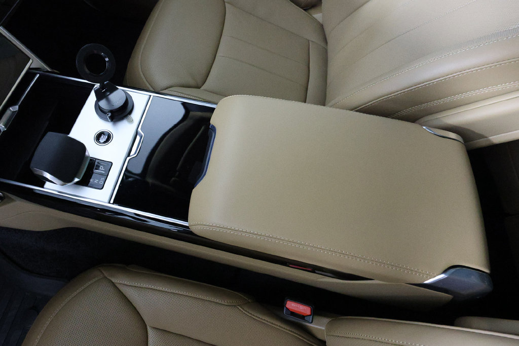 Used 2025 Land Rover Range Rover SE AWD/4WD image 38