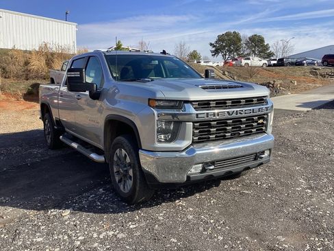 Used 2022 Chevrolet Silverado 2500 LT w/ Convenience Package image 2