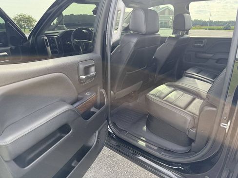 Used 2017 GMC Sierra 2500 Denali w/ Duramax Plus Package AWD/4WD image 16