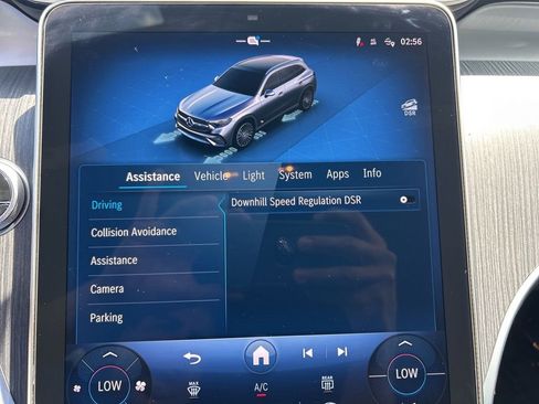 Used 2025 Mercedes-Benz GLC 300 4MATIC image 35