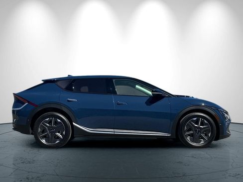 New 2025 Kia EV6 Light w/ Light LR Technology Package image 3