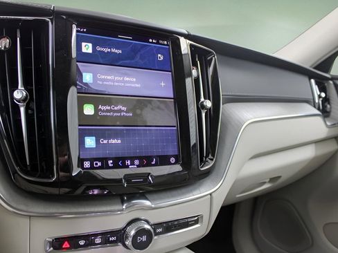 Certified 2023 Volvo XC60 B5 Ultimate w/ Climate Package image 23