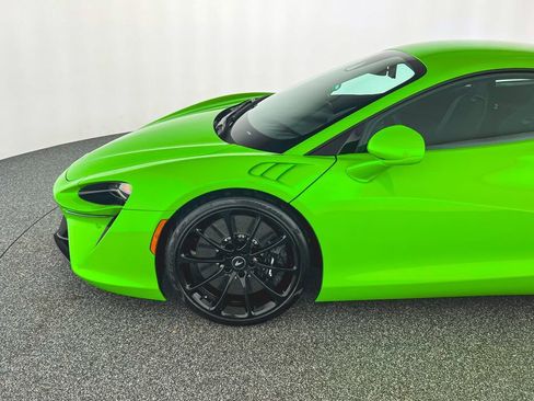 New 2025 McLaren Artura image 45