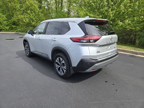 Used 2023 Nissan Rogue SV AWD/4WD image 6