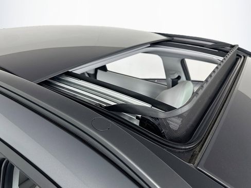 Used 2025 Hyundai Kona Limited image 21