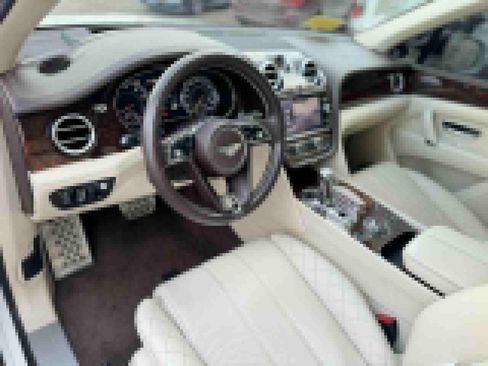 Used 2017 Bentley Bentayga image 14