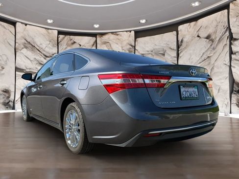 Used 2013 Toyota Avalon Limited w/ Technology Pkg FWD image 8