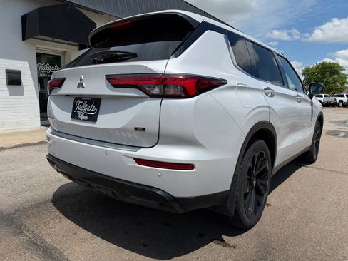 Used 2023 Mitsubishi Outlander SE AWD/4WD image 6