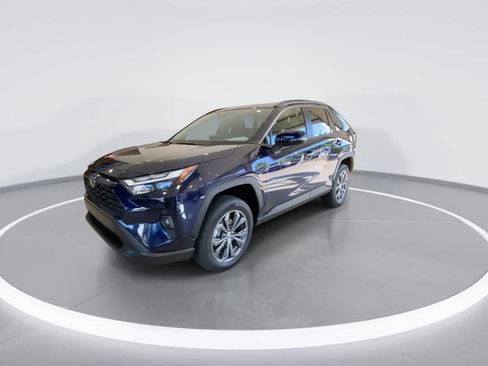 Used 2025 Toyota RAV4 XLE Premium w/ Weather Package AWD/4WD image 4