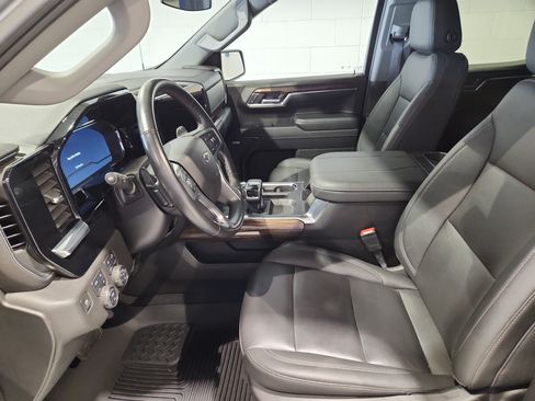 Used 2024 Chevrolet Silverado 1500 RST w/ Convenience Package II AWD/4WD image 4