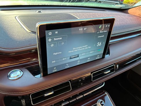 Certified 2023 Lincoln Aviator Black Label w/ Dynamic Handling Package image 21