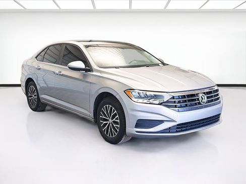 Used 2021 Volkswagen Jetta SE image 3