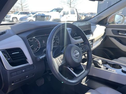 Used 2023 Nissan Rogue SL w/ SL Premium Package image 10