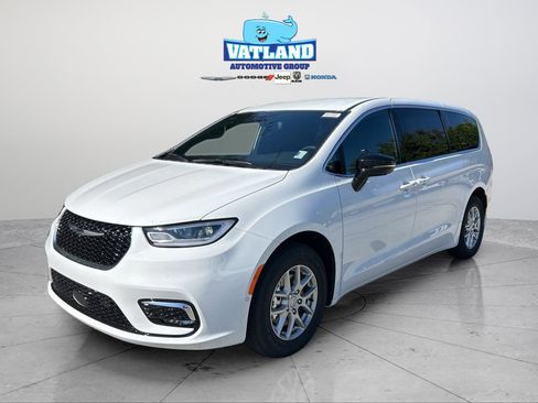 New 2026 Chrysler Pacifica Select image 1