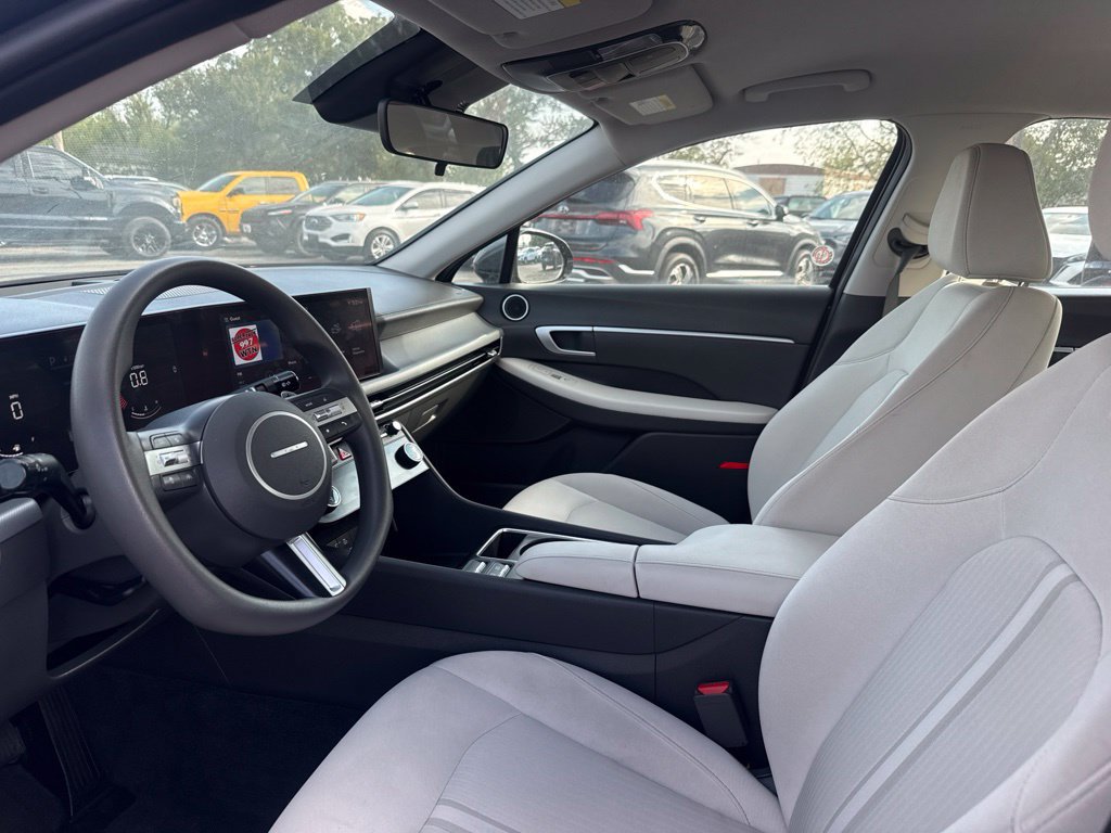 Used 2025 Hyundai Sonata SEL FWD image 7