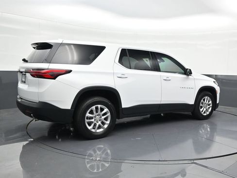 Used 2023 Chevrolet Traverse LS FWD image 5