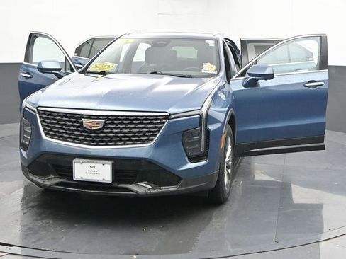 Used 2025 Cadillac XT4 Premium Luxury image 51