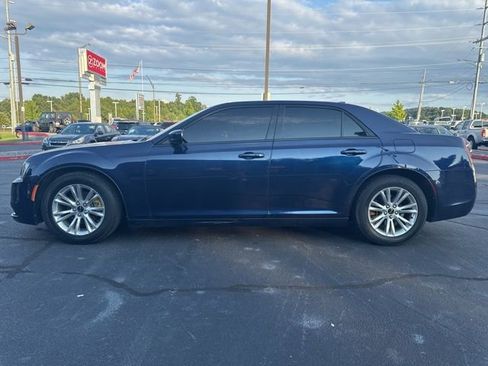 Used 2017 Chrysler 300 S RWD image 6