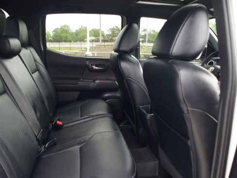 Used 2023 Toyota Tacoma TRD Sport w/ TRD Premium Sport Package AWD/4WD image 23