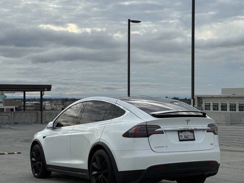 Used 2017 Tesla Model X 90D image 23