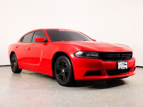 Used 2019 Dodge Charger SXT image 11
