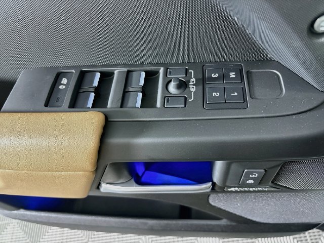 New 2026 Land Rover Defender 110 X-Dynamic SE AWD/4WD image 19