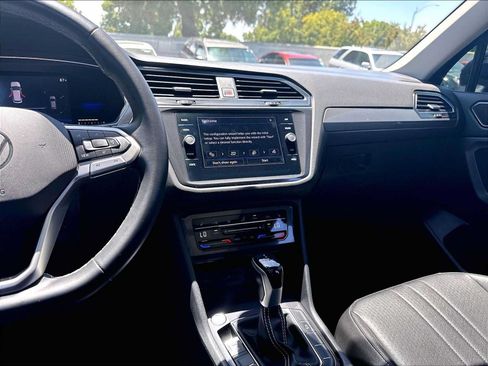 Used 2022 Volkswagen Tiguan SE AWD/4WD image 9