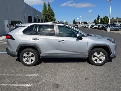 Used 2019 Toyota RAV4 XLE AWD/4WD image 4