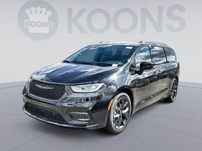 New 2026 Chrysler Pacifica Limited w/ S Appearance Package