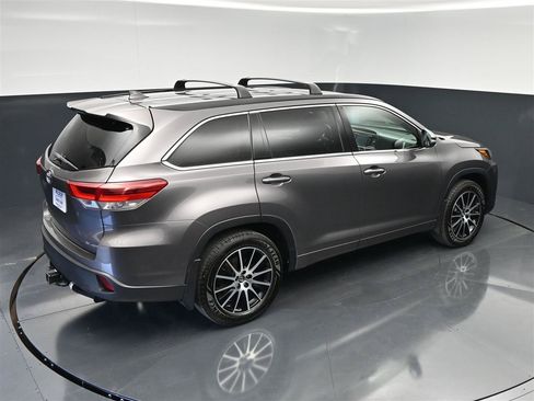 Used 2018 Toyota Highlander SE AWD/4WD image 23