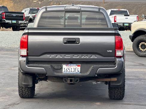 Used 2016 Toyota Tacoma TRD Sport image 5