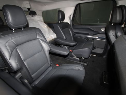 New 2025 Lincoln Navigator Reserve AWD/4WD image 24