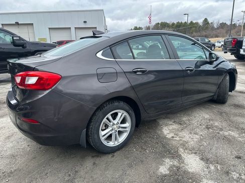 Used 2017 Chevrolet Cruze LT w/ Convenience Package image 5