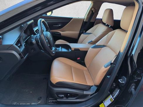 Used 2025 Lexus ES 300h w/ Premium Package FWD image 17