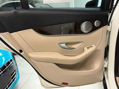 Used 2018 Mercedes-Benz GLC 300 4MATIC w/ Multimedia Package image 17