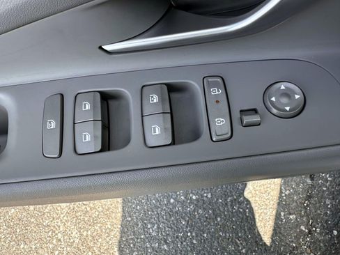 Used 2025 Hyundai Elantra Sport FWD image 9