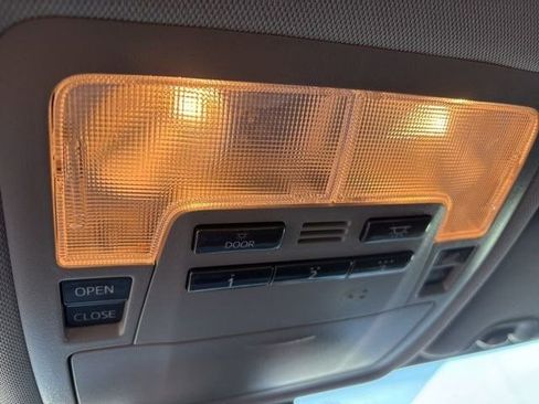 Used 2018 Toyota Highlander XLE image 28