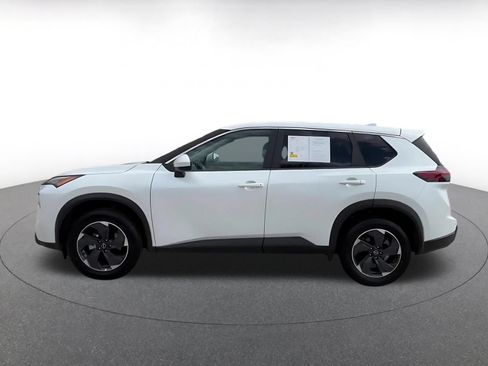 Used 2025 Nissan Rogue SV FWD image 9