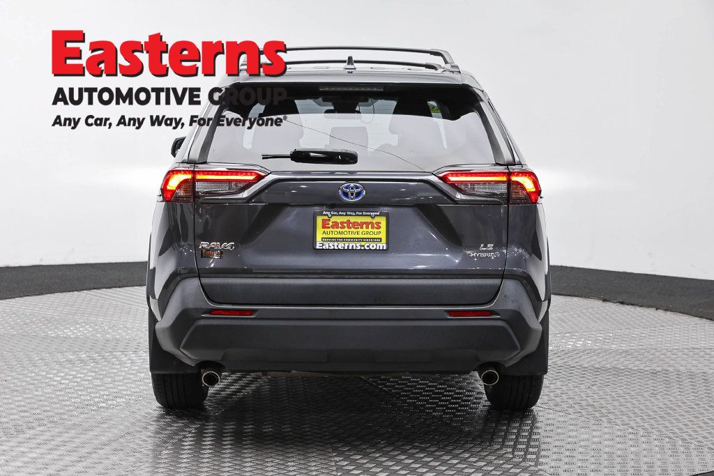Used 2021 Toyota RAV4 LE w/ Carpet Mat Package (TMS) AWD/4WD image 8