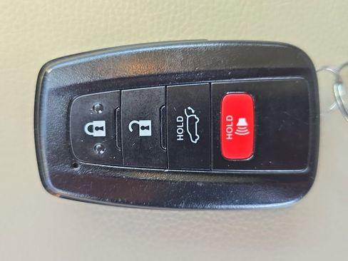 Used 2022 Toyota Highlander XLE image 37